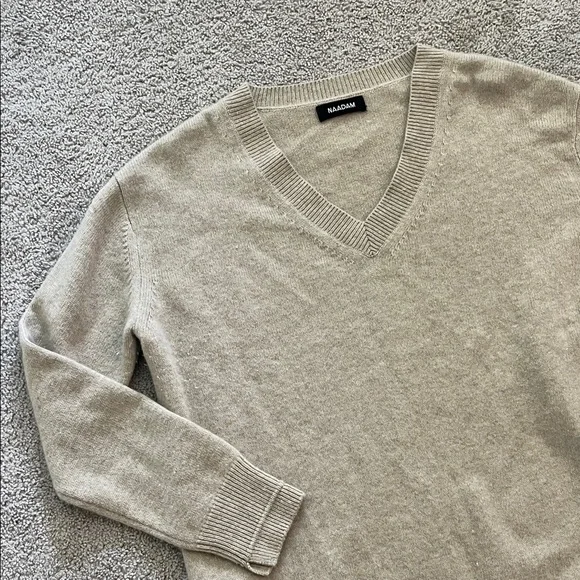 Naadam Women's V-Neck Cashmere Sweater in Beige - Picture 2 of 8